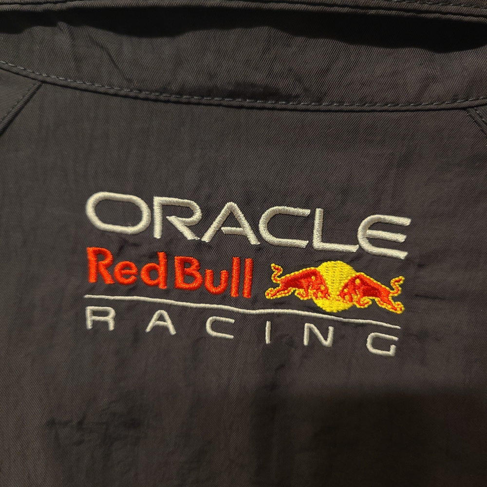 **SOLD** Oracle Red Bull Racing Jacket - Picture 6 of 7